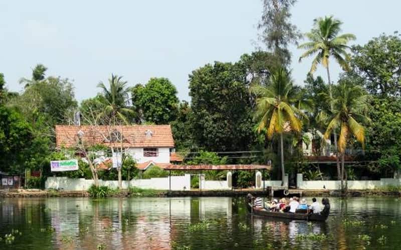 Navallil Green Palm Homes, Alleppey 4